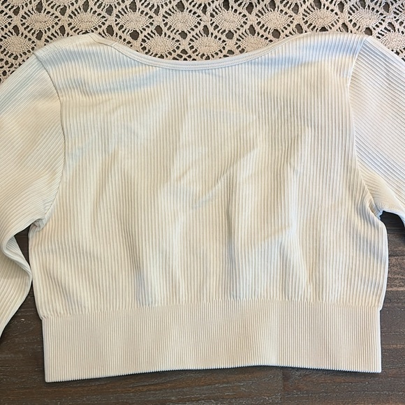 NEW Cropped Workout Top - Picture 5 of 6